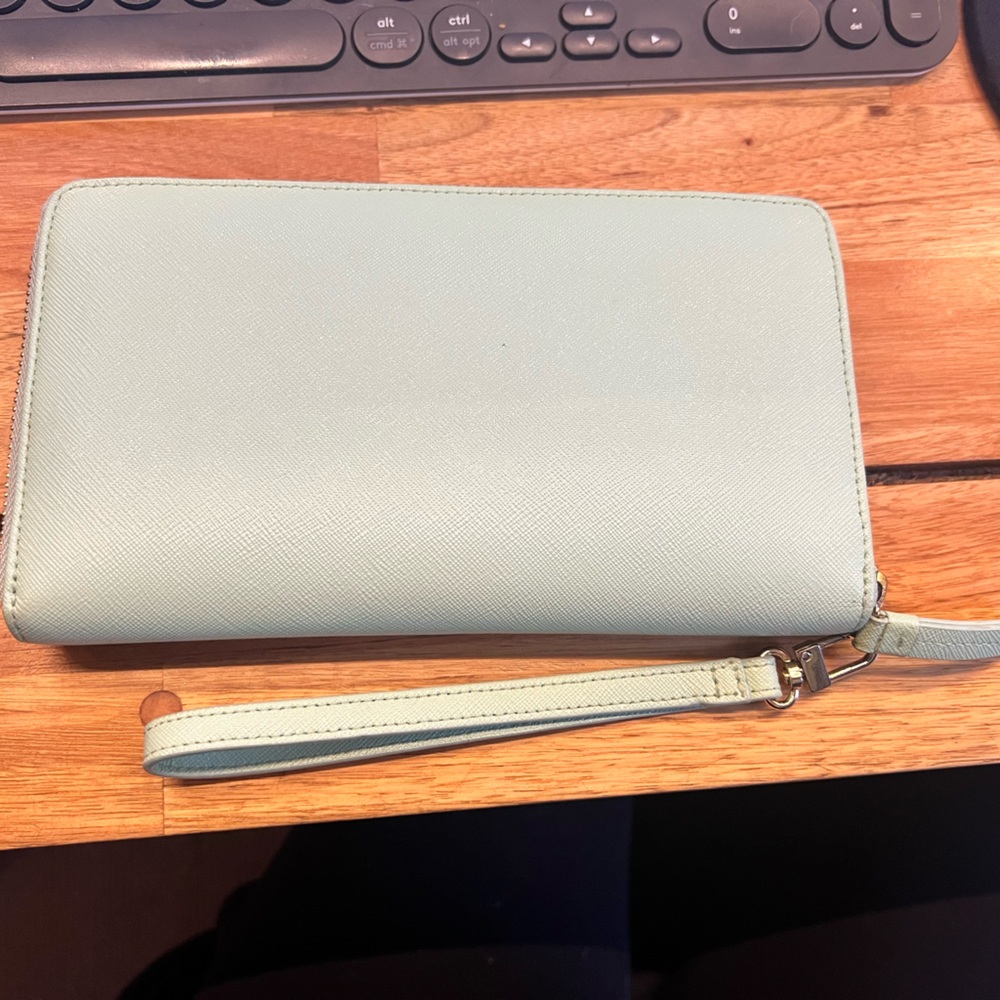 Halogen Mint Green Zip Wallet Like New 3 side zip